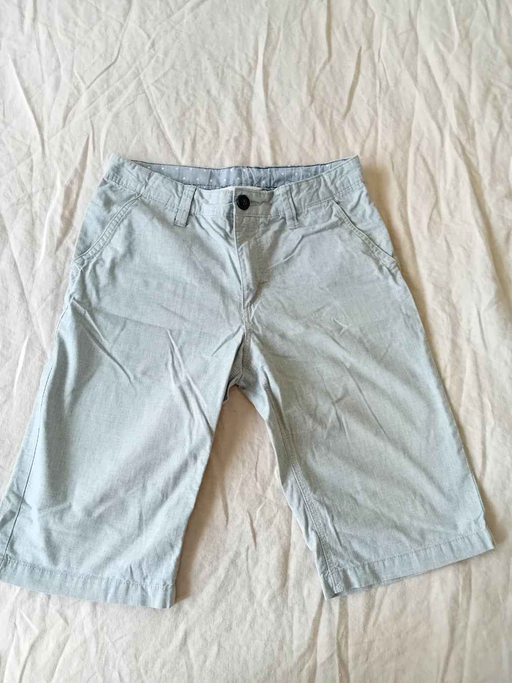 H&M Pantaloni: Hellbgraue H&M Sommershorts, Größe 152 – Usato da Romanshorn venduto da milenva