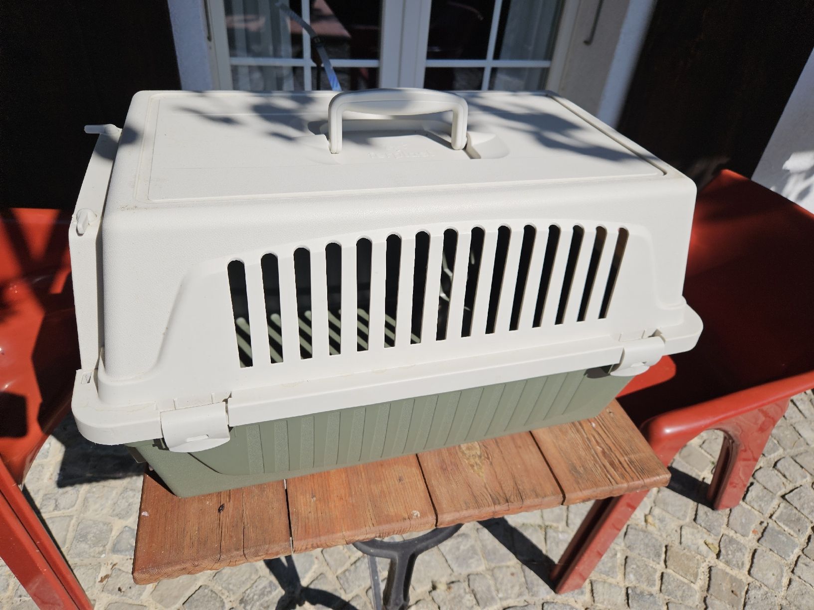 Gabbie, trasporto & Sicurezza: Robuste Hunde- / Katzen-Transportbox – Usato da Detligen venduto da im.paradisli