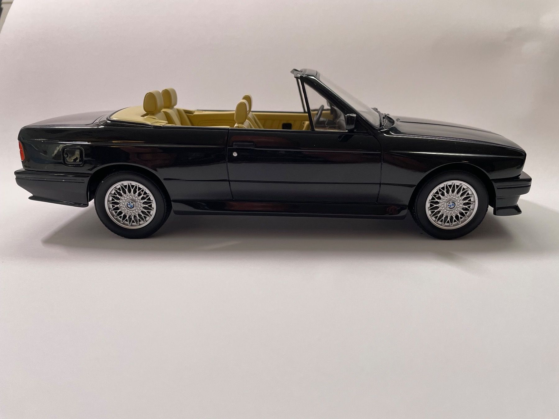 Otto Models Modellini d'auto: Ottomobile BMW e30 M3 Cabrio 1/18 OT1012 – Nuovo e nell'imballaggio originale da Sutz venduto da mtechcab 1