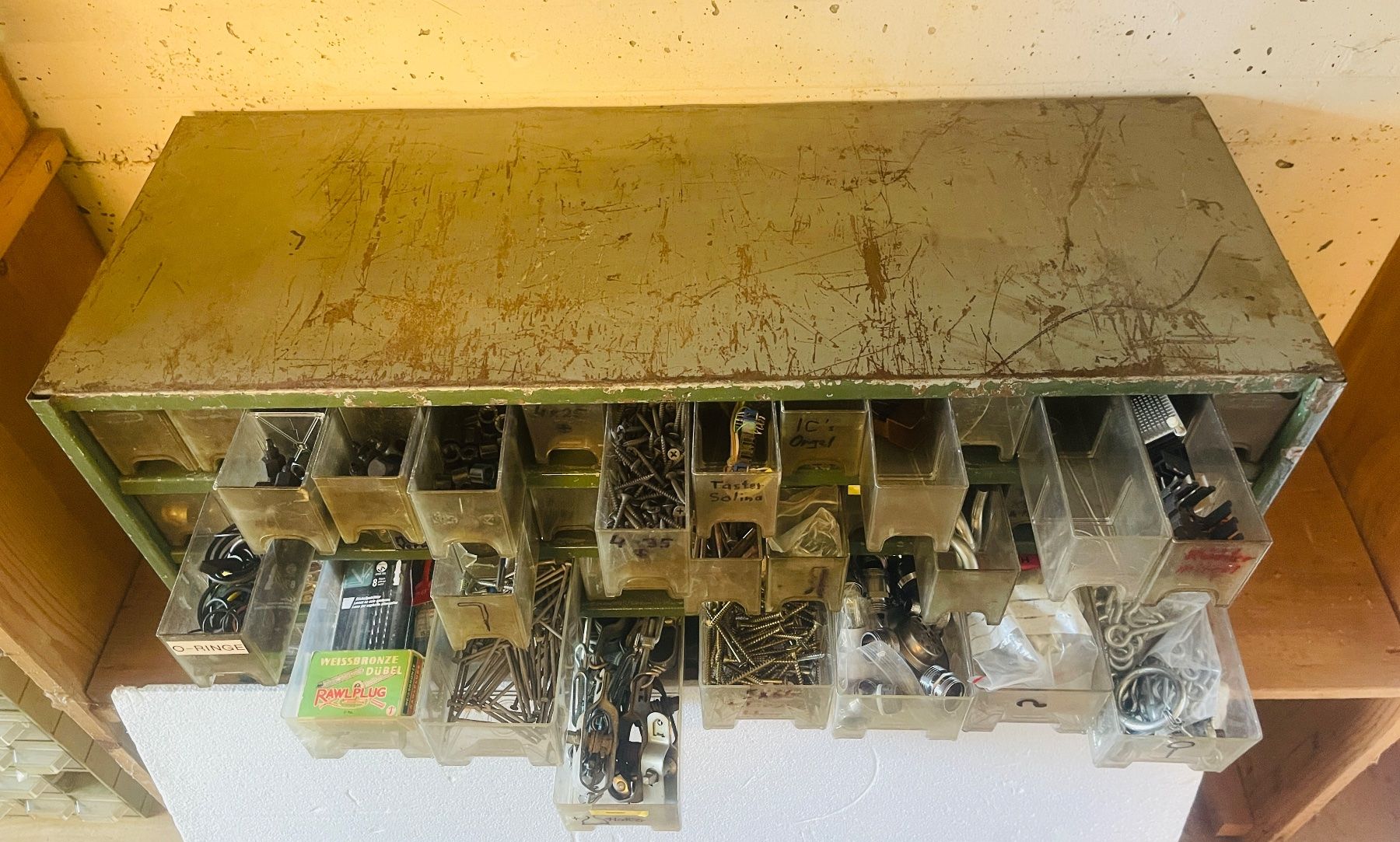 Sistemi di archiviazione: Sortimentskasten Metall mit 32 Schubladen gebraucht – Usato da Dänikon ZH venduto da Baeriswyl 1