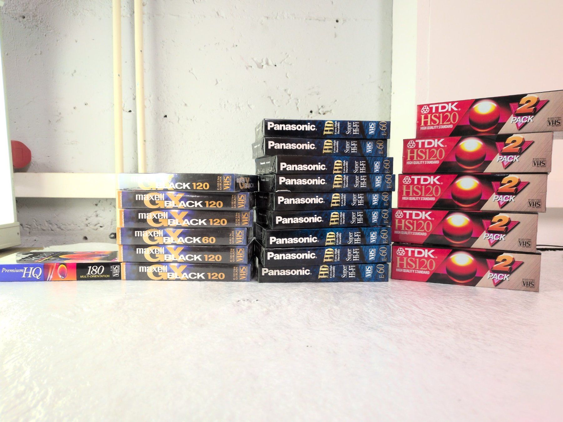 Cassette vuote: VHS-Kasetten Unbespielt – Nuovo e nell'imballaggio originale da Basel venduto da Fcol