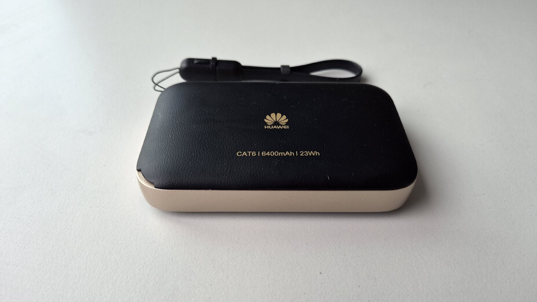 Huawei Modem & Router: Huawei CAT6 Mobile WLAN Router 6400 mAh – Usato da Zürich venduto da Gruezi_8046 1