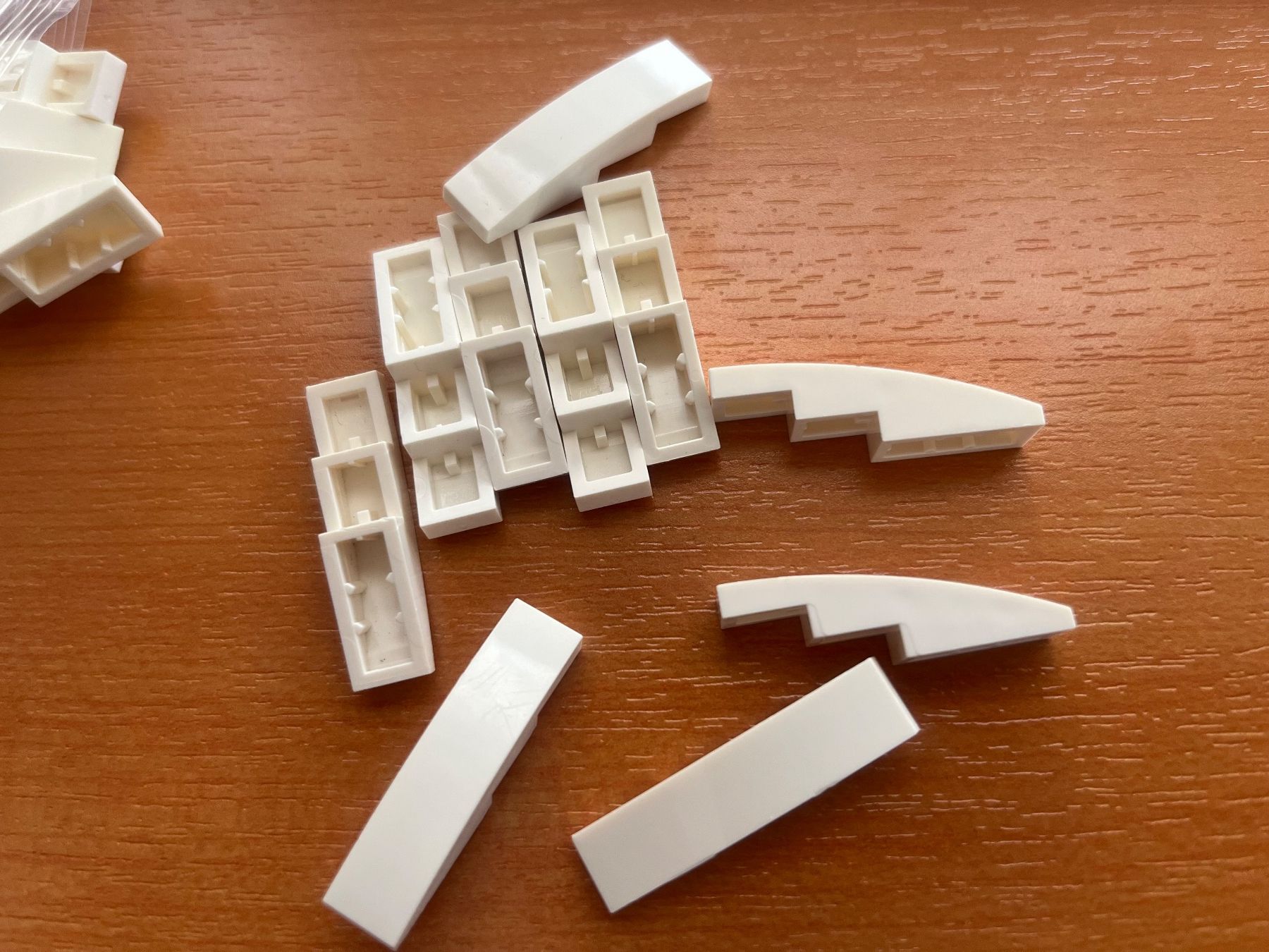 Lego Kit di costruzioni: Lego 22x Bogen 1x4 (11153)weiss – Usato da Basel venduto da Swi-7621