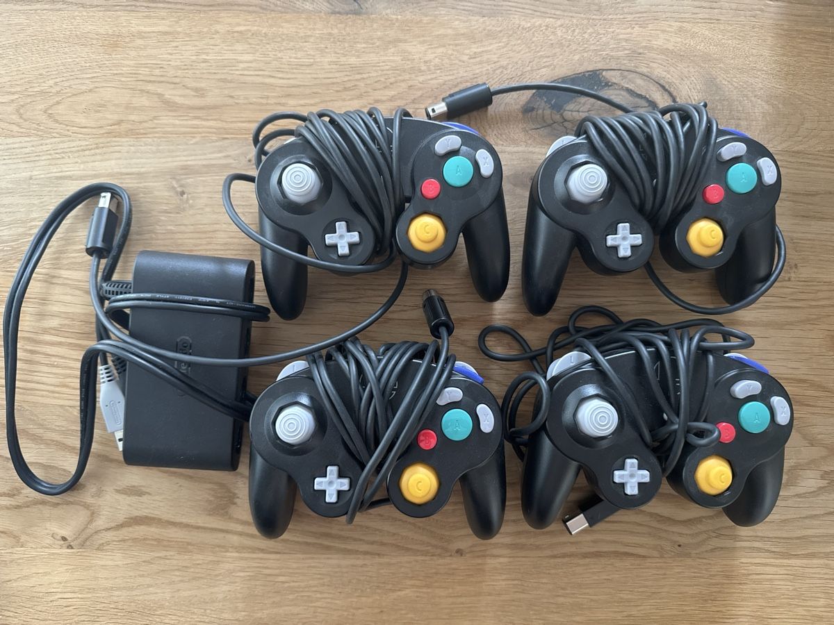 Manettes: Gamecube Controller Smash Bros Edition (4x) – Neuf (Voir description) à Ichertswil par EldenLord