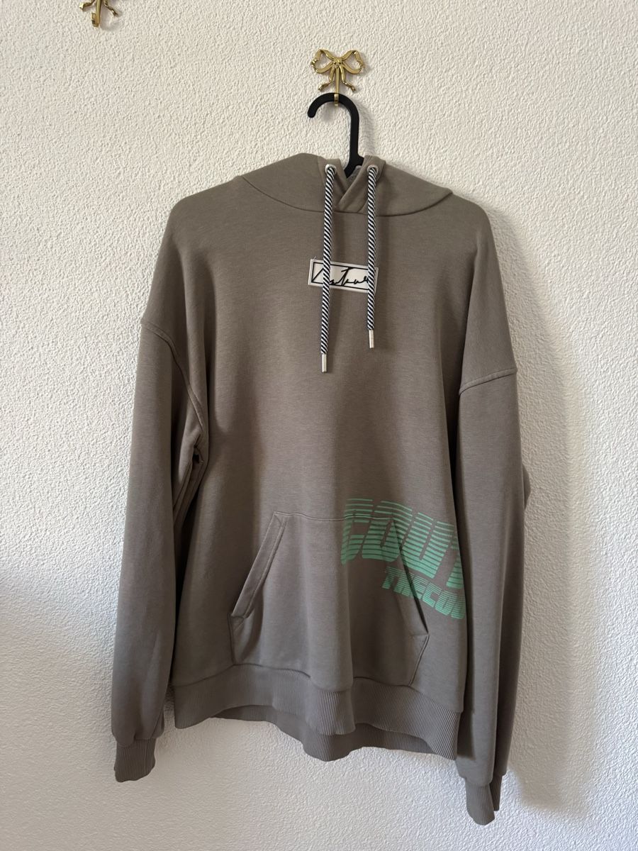 Maglioni & Felpe: Hoodie – Usato da Effretikon venduto da ajl_rwt5