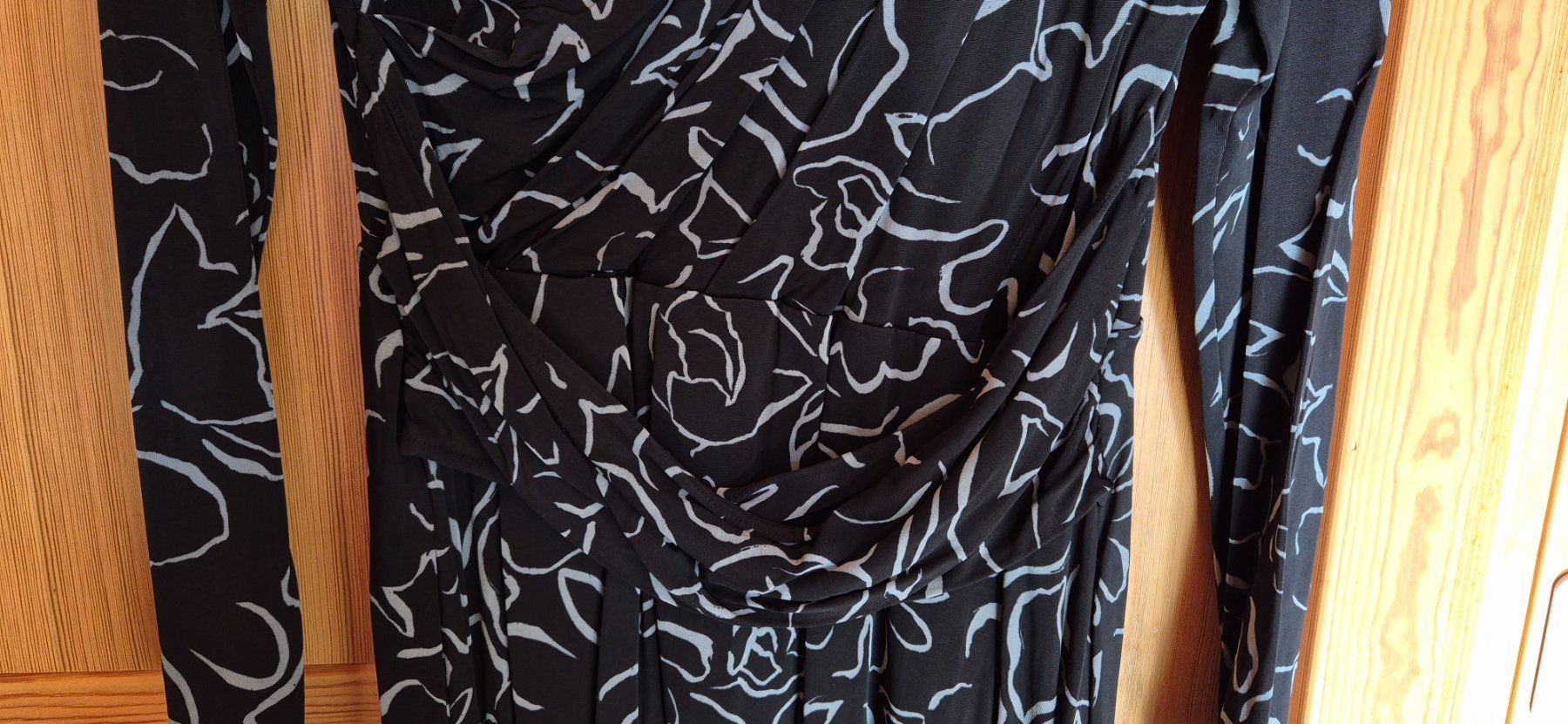 S.Oliver Vestiti: Robe noire imprimée, manches longues, élégante et chic – Usato da Troistorrents venduto da ell_6fws 3