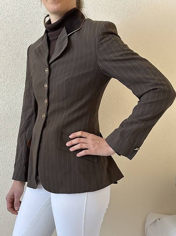 Giacche: Elegantes braunes Turnier Jacket – Usato da Muttenz venduto da Sonfekul 1