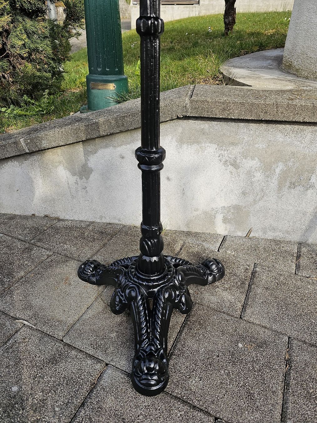 Set di tavolo e panche: Bistrotisch 2 Metallstühle Marmortisch – Usato da Villnachern venduto da hasta08 3