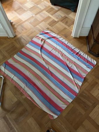 Grosses mehrfarbiges Seiden-Foulard, sehr guter Zustand