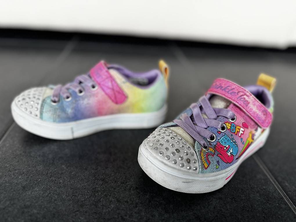 Schuhe für Mädchen: Sneaker Gr. 27.5 – Gebraucht aus Ottenbach von bienemaja010