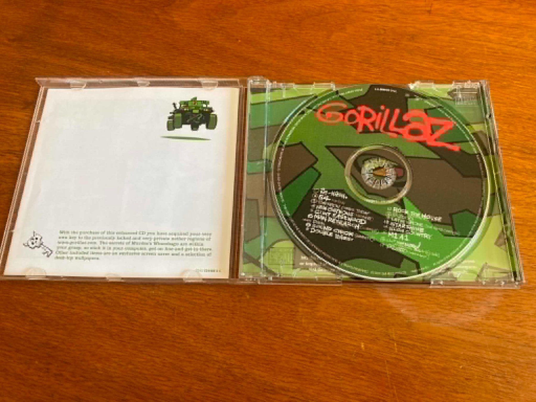 CD: Gorillaz - Gorillaz ( Damon Albarn / Blur ) CD – Usato da Lausanne venduto da sim_bc8q 2