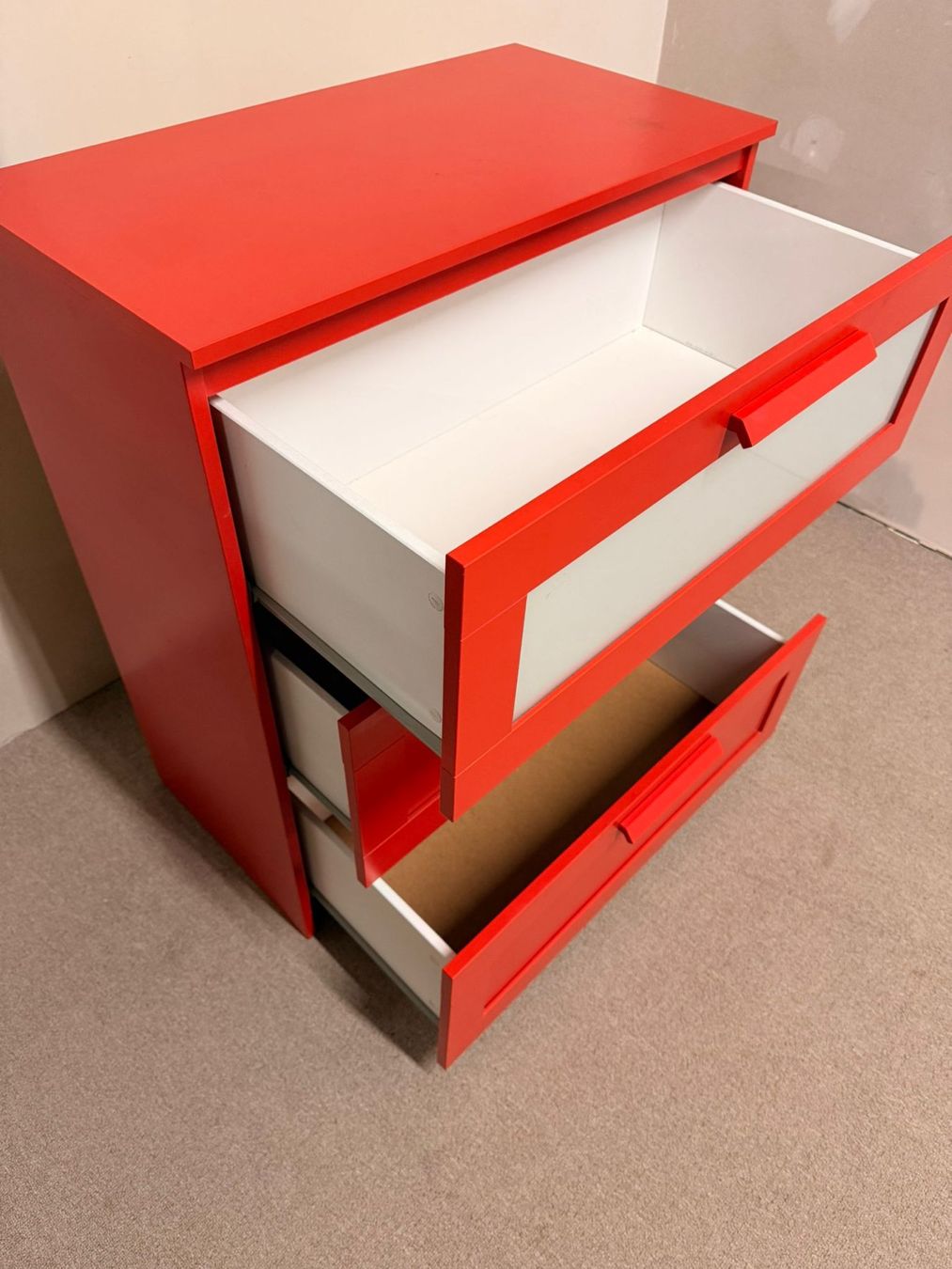 Cassettiere: Ikea Brimnes Kommode in Rot von Ikea mit 3 Schubladen – Usato da Rickenbach ZH venduto da Der-Insider 1