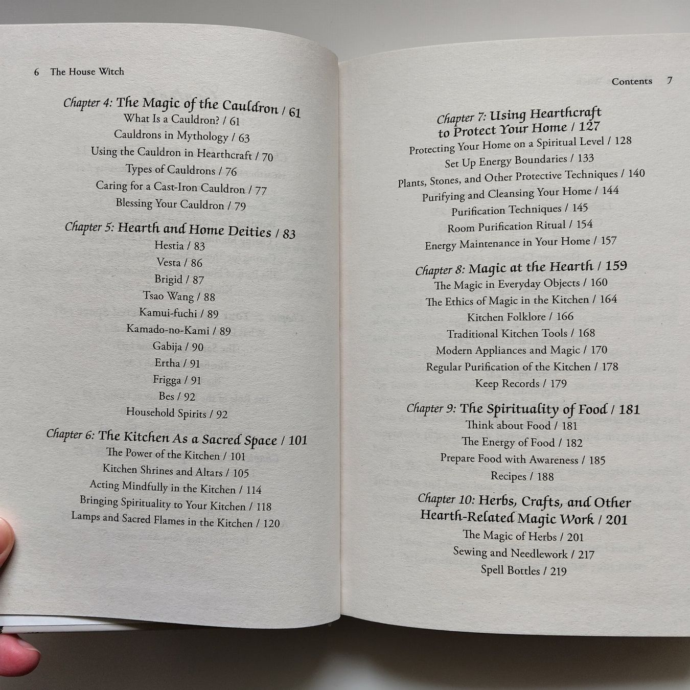 Libri: The House Witch - Guide to creating a magical space – Nuovo (secondo la descrizione) da Winterthur venduto da Gothlady 3