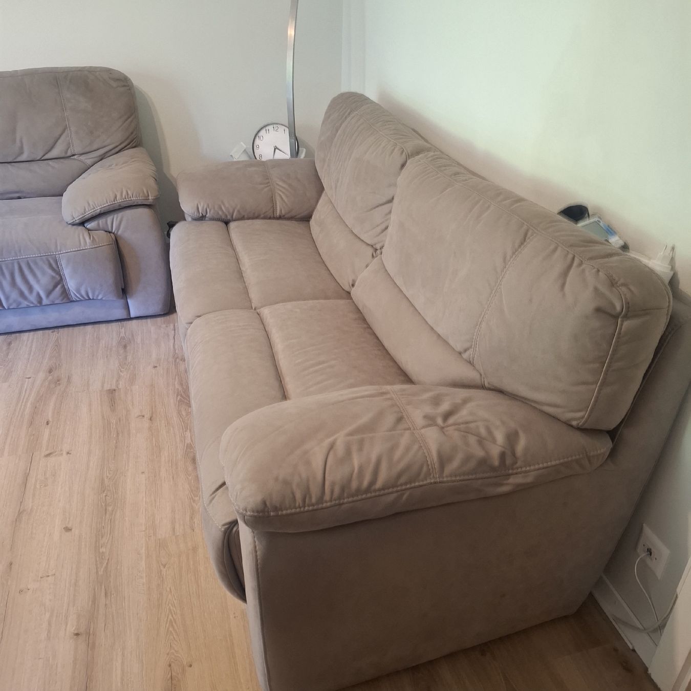 Divani: Zwei Sofas beige Textilbezug guter gebrauchter Zustand – Usato da Flamatt venduto da Sherif1107 1