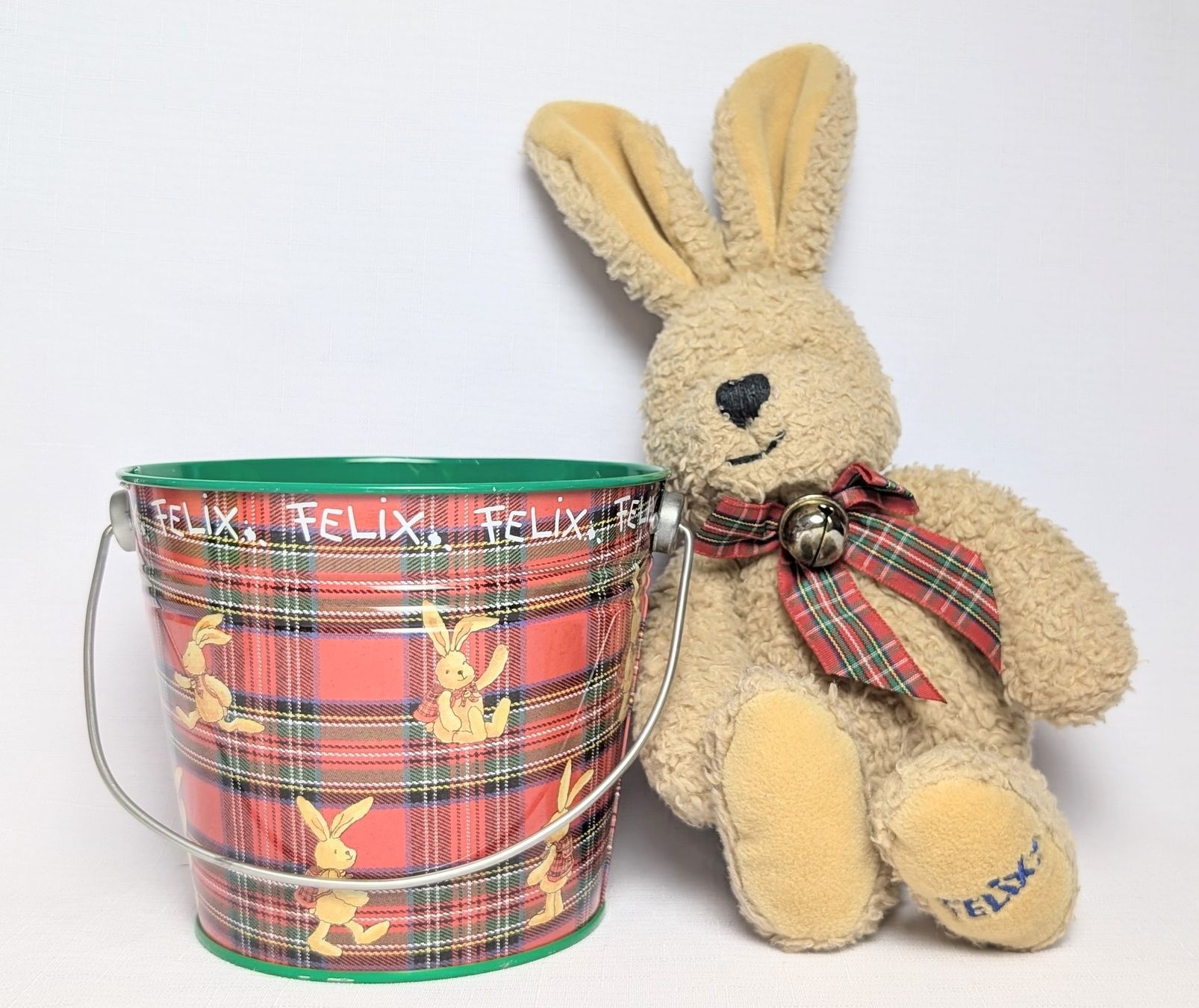 Giocattoli: Felix der Hase - Plüsch Figur & Metall Eimer – Nuovo (secondo la descrizione) da Wängi venduto da ABIZONE-86 1