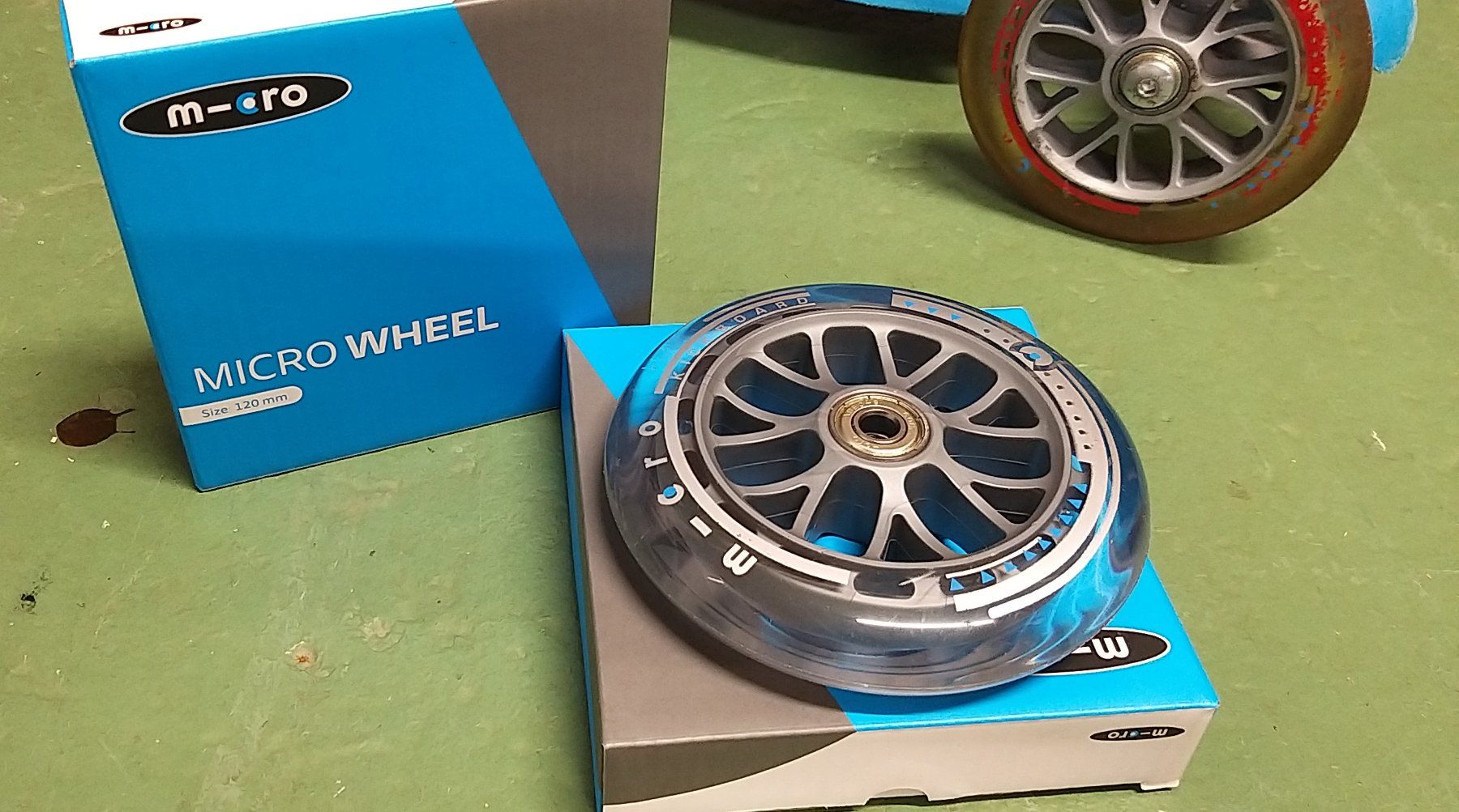 Micro Kickboard: Micro Mini Scooter blau mit neuen Rädern – Usato da Luterbach venduto da Joachim76 1