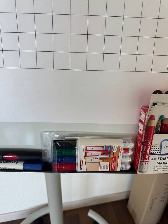 Staffeleien: Flipchart inkl. Stabilomarkers – Gebraucht aus Dietlikon von off_w878 2