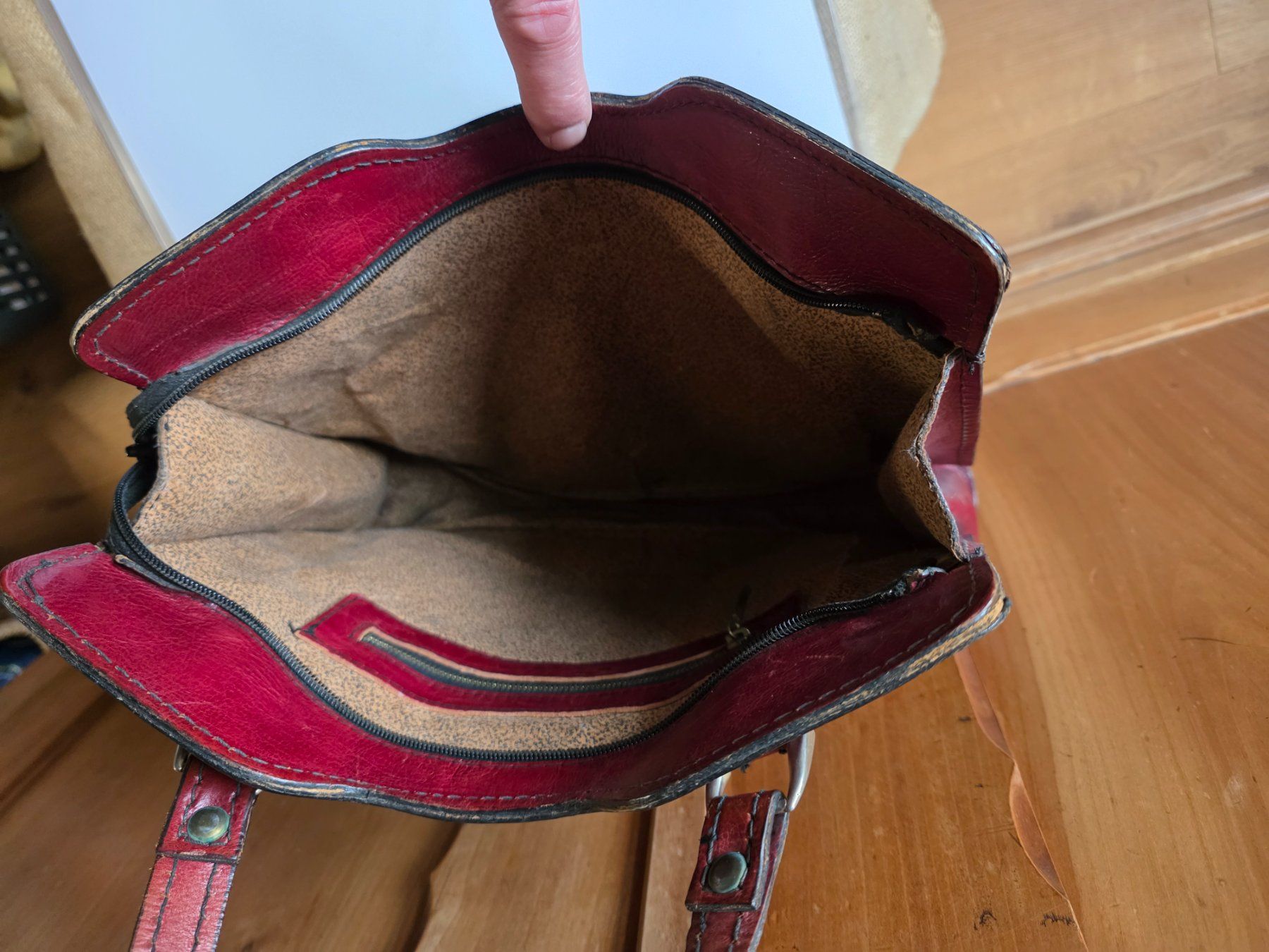 Taschen für Damen: Vintage Leder Hand Tasche dunkel rot – Gebraucht aus Walterswil BE von Lonitti 2