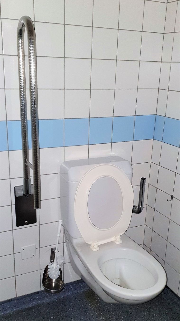 WC: Klappgriff für Wand WC – Usato da Winterthur venduto da BauTeilLaden2000 1