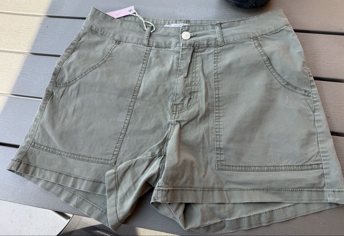 Kleiderpakete: Lot de 2 shorts taille 40 – Neu (gemäss Beschreibung) aus Dombresson von feline_ne 1