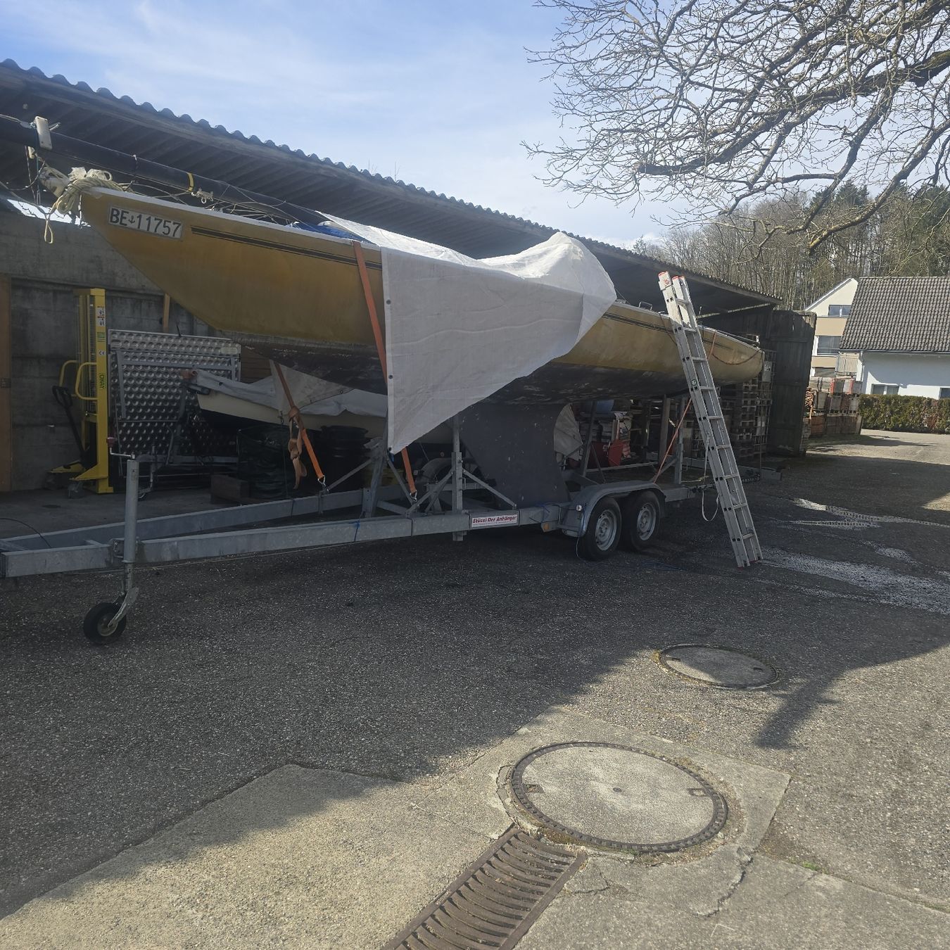 Stüssy Remorques: Segelboot Anhänger mit boot – D'occasion à Langenthal par Subaru.02 2