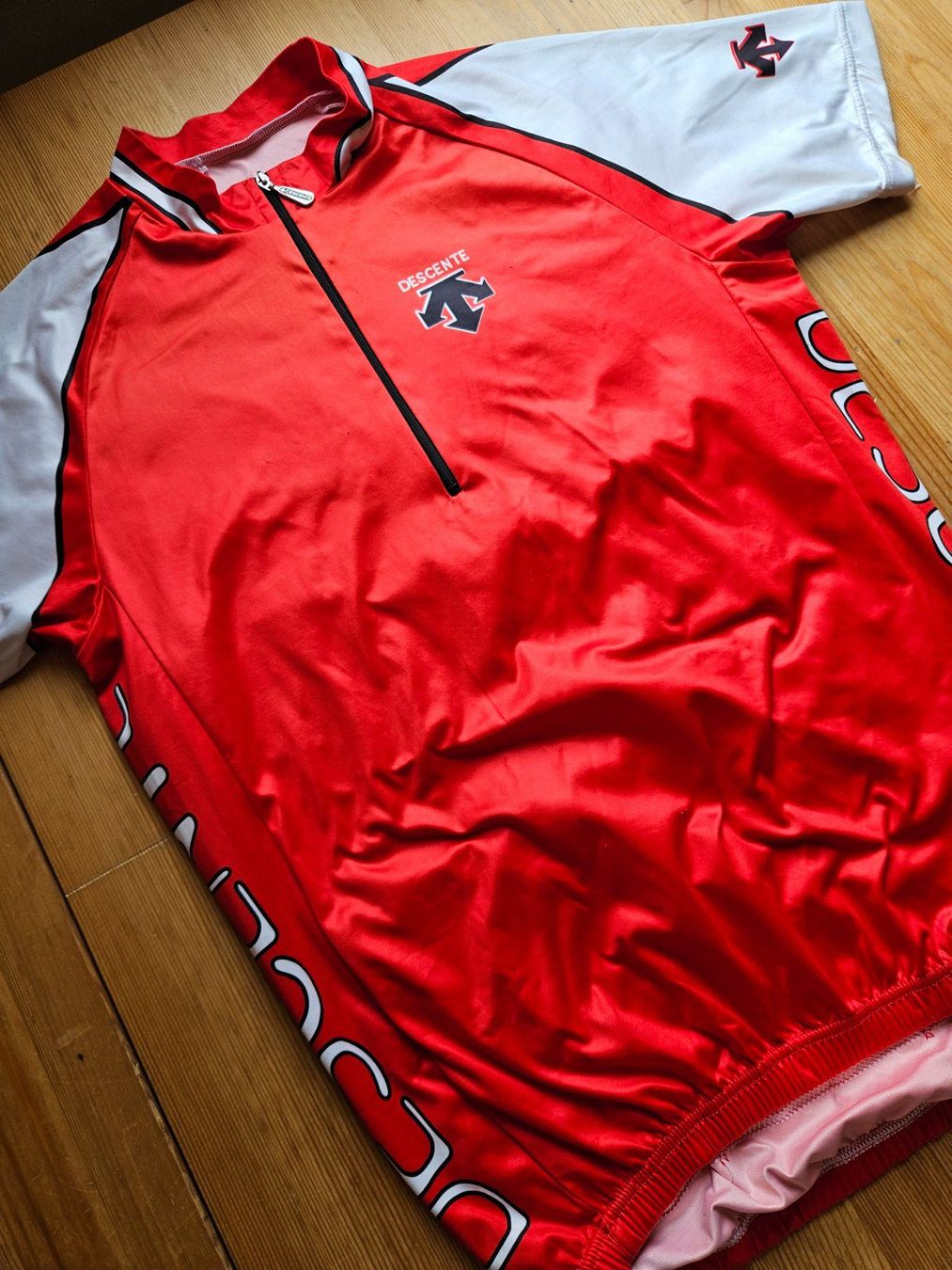 Leibchen & Hosen: Radtrikot Descente Gr. S Velo Radsport Trikot – Gebraucht aus Hägglingen von United-Village-Trade 1