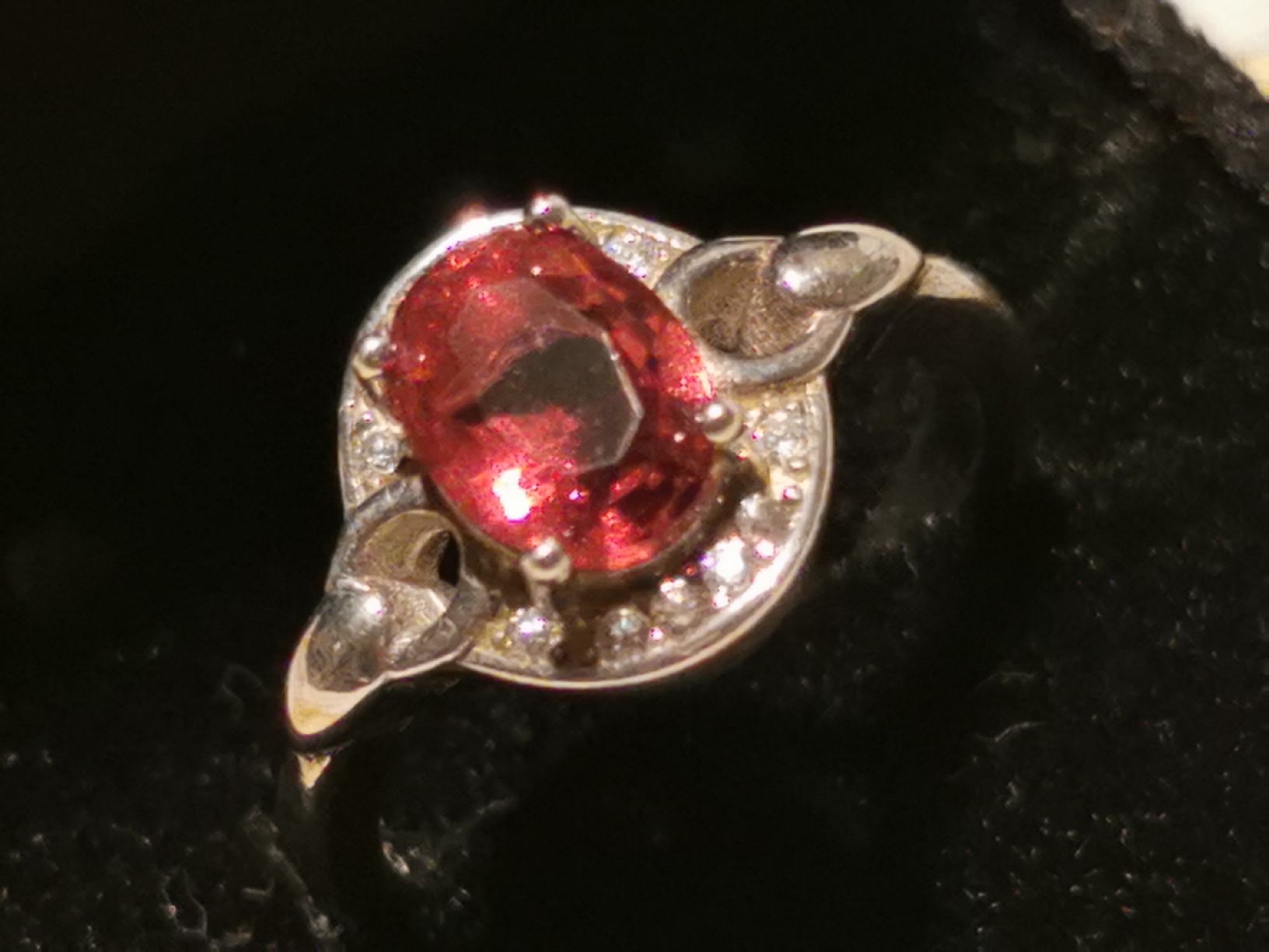 Anelli: Damen Silber 925 Ring mit Granat und Zirkone. – Nuovo e nell'imballaggio originale da Schlieren venduto da vlalif