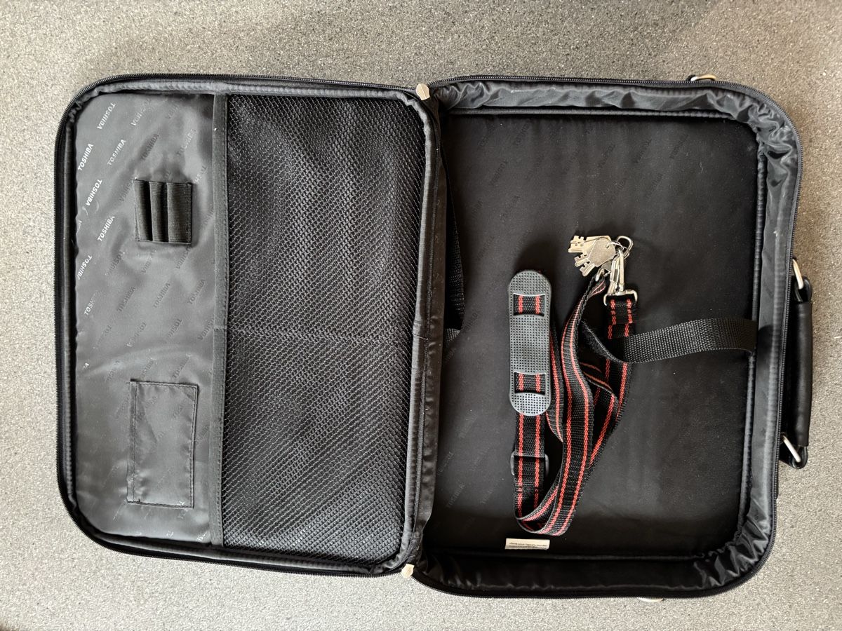 Taschen: Toshiba Computertasche, – Neu (gemäss Beschreibung) aus Oberdorf NW von flufra 2