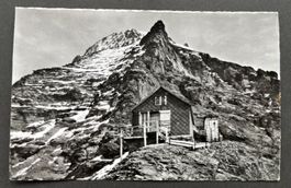 Guggihütte S.A.C. mit Mönch/ Photo Gyger Adelboden