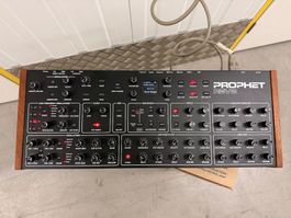 Dave Smith Instruments Prophet Rev2 8-Voice Synthesizer