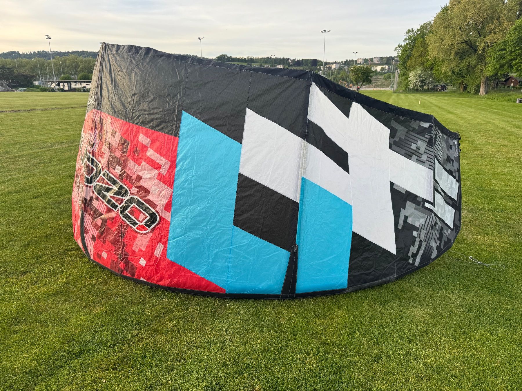 Ozone Aquilone: Ozone C4 11m (2014) - Freestyle / Unhooked Kite – Usato da Zürich venduto da vincent.clifford