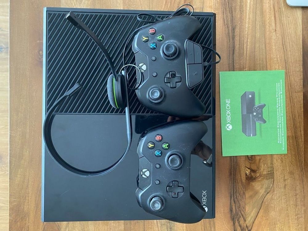 Microsoft Console: Xbox One + 2 Controller + Headset – Usato da Basel venduto da mgn_ft72