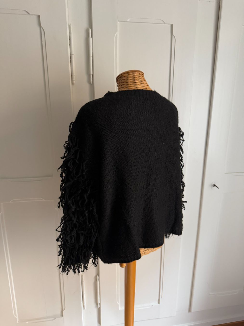 Pullover & Sweatshirts: LA STRADA - Strickpullover schwarz mit Fransen L – Gebraucht aus Zürich von Diazaio 2