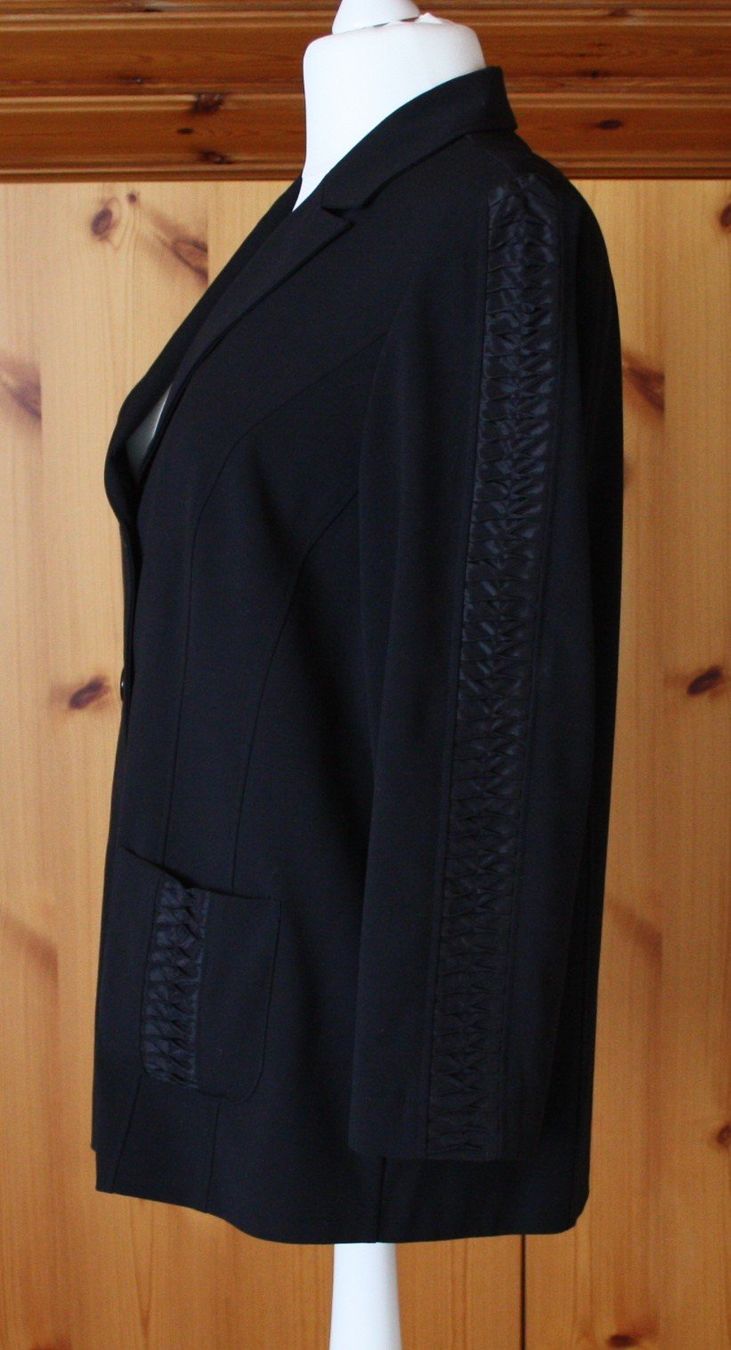 Giacche: Jacke Blazer DORIS STREICH schwarz Gr. 46 – Usato da Flüelen venduto da Diversicum-Curvy 2