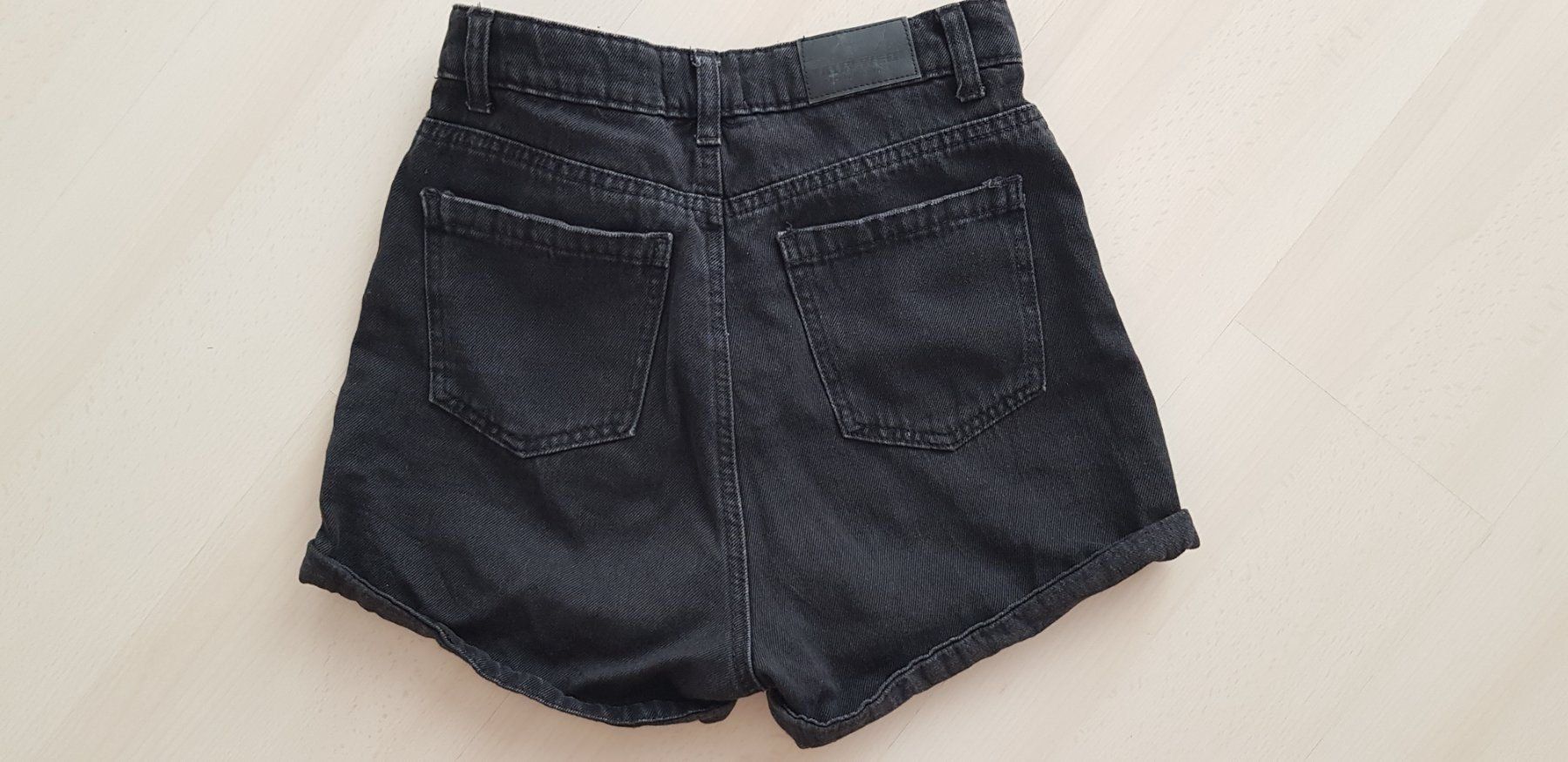 Jeans: Jeans Short schwarz Gr. 36 – Gebraucht aus Walterswil SO von peiper2 1