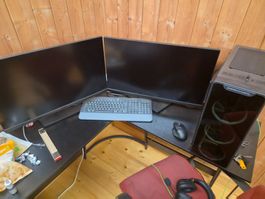 Gaming PC Set mit 2 Monitoren und Zubehör