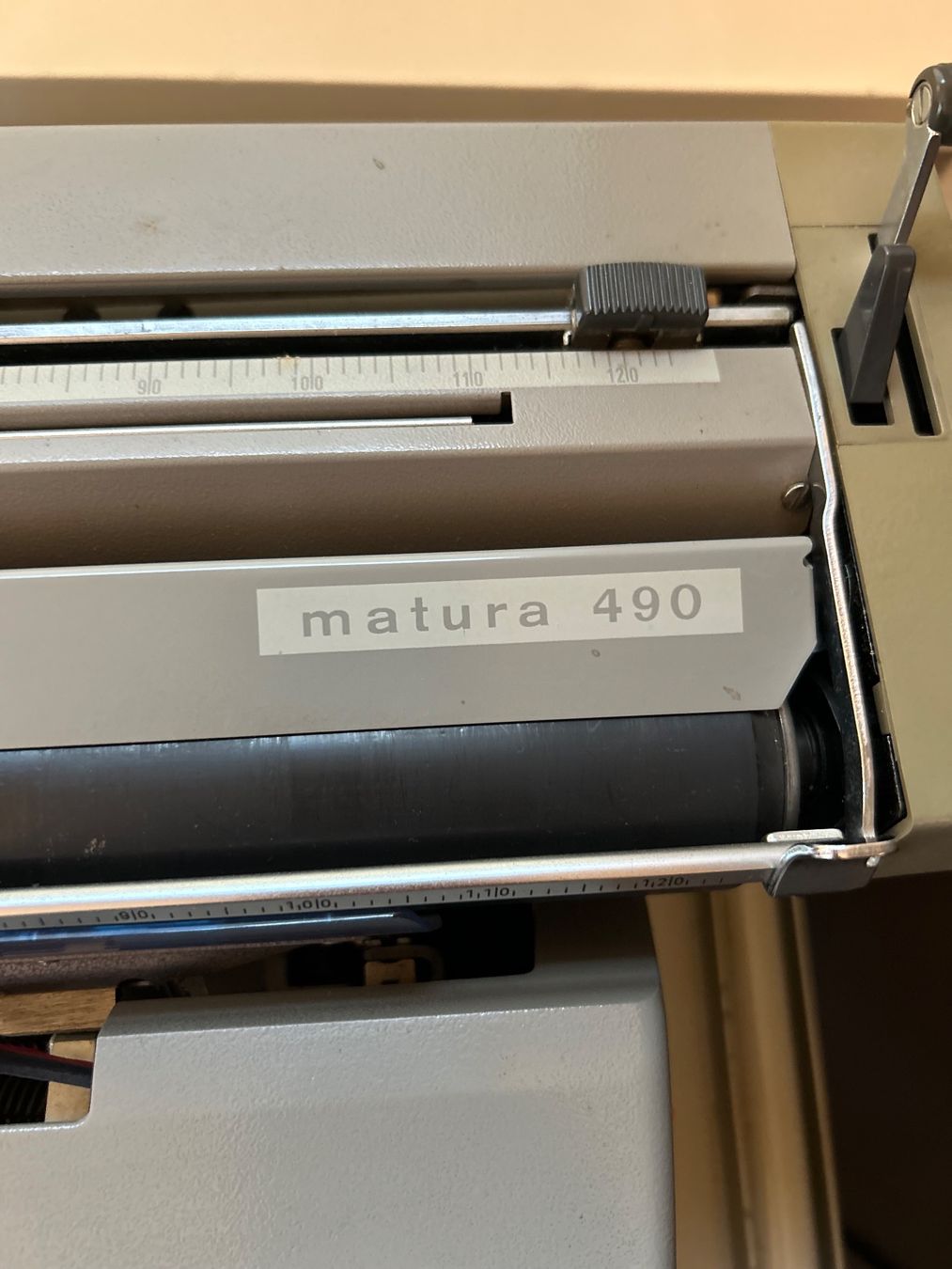 Triumph Macchine da scrivere: Triumph Matura 490 Schreibmaschiene – Usato da Unterägeri venduto da Hallihallox 2