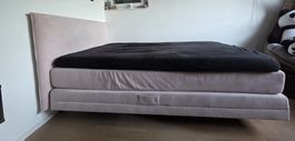 Boxspringbett mit elektr. Antrieb