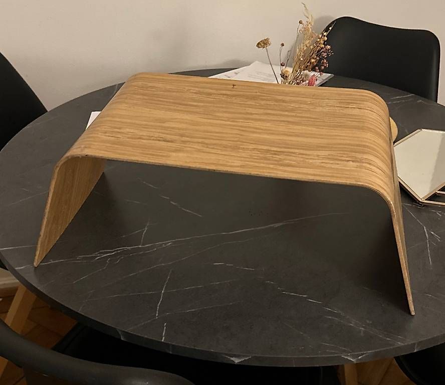 Tische: Bett Tisch /Laptoptisch – Gebraucht aus Basel von carolinavictoria