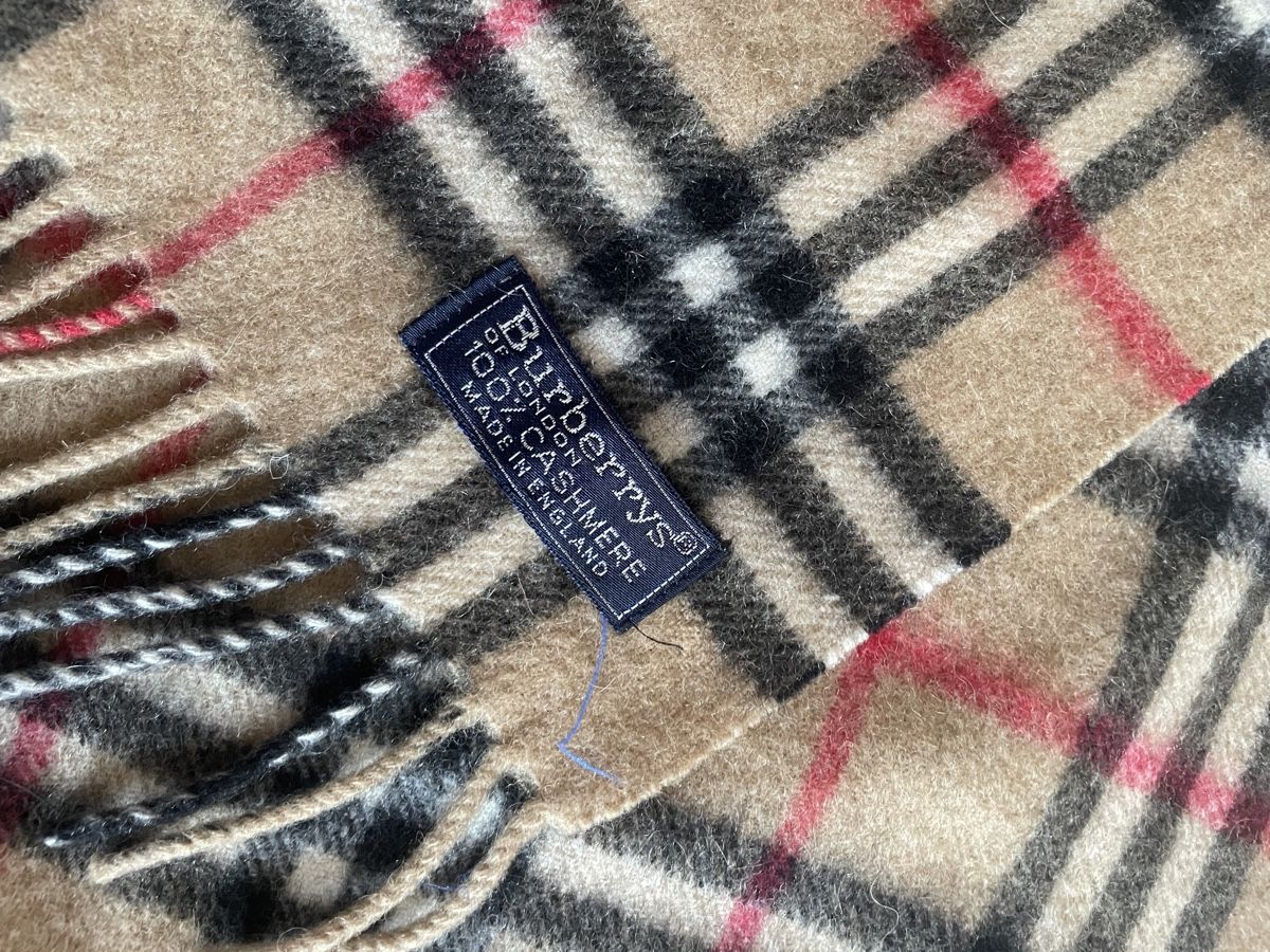 Burberry Foulard & Sciarpe: Vintage Burberry Scarf – Usato da Zürich venduto da daria_m 1