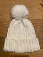 Weisse Strickmütze