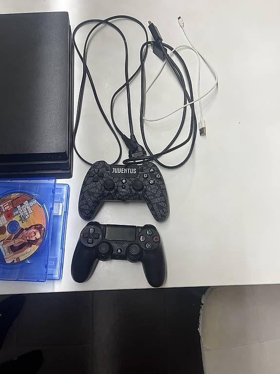 Konsolen: Ps4 pro  – Gebraucht aus Bern von DR.MAMA 1
