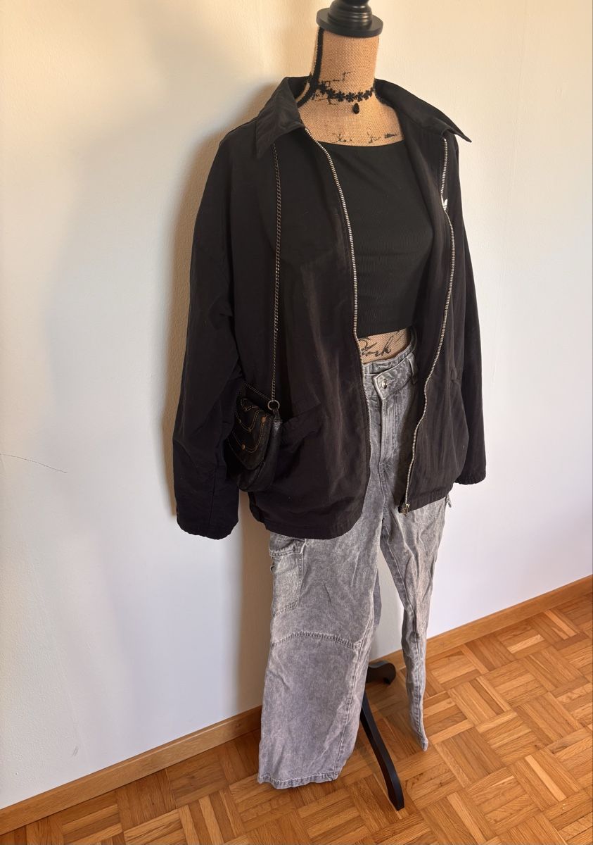 Pantaloni: Graue Cargo Hose, stonewashed, vintage Look, Grösse 38 – Usato da Fraubrunnen venduto da Sxhiina01