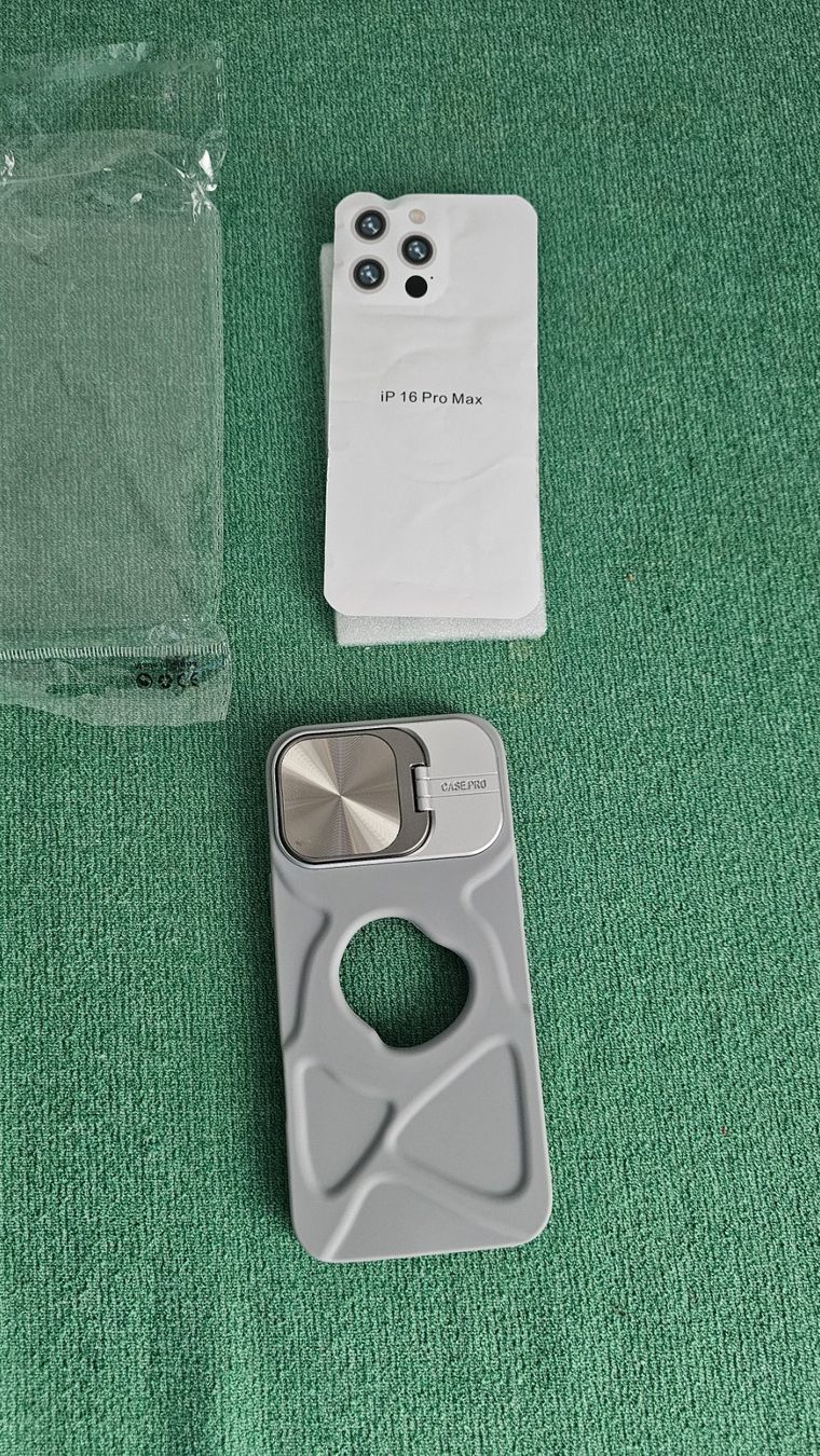Apple Telefoni cellulari / Smartphones: iPhone 16Pro Max Handyhülle – Nuovo e nell'imballaggio originale da Bronschhofen venduto da Xena37 3