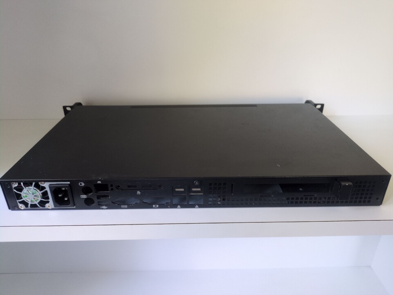 Supermicro Server: Supermicro CSE-502 1U Mini Server Case – Usato da Langenthal venduto da YElektra 1