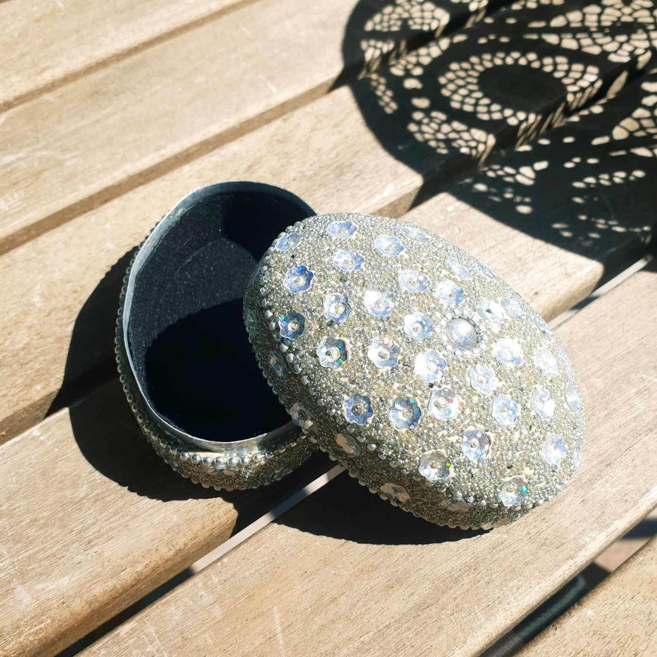 Alle Dekorationen: 🐸 KLEINE SCHATULLE / DOSE / DÖSLI / BOX SILBER - IRISIEREND – Gebraucht aus Môtier (Vully) von Frogs 2
