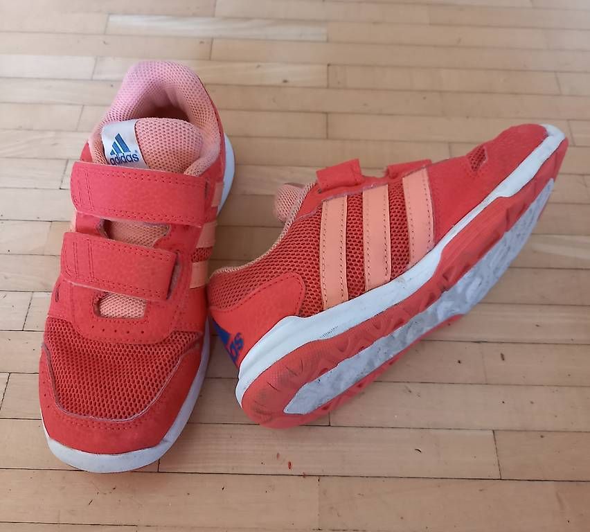 Scarpe per ragazze: adidas Sportschuhe Gr. 30 – Usato da Ipsach venduto da AndreaLeuenberger