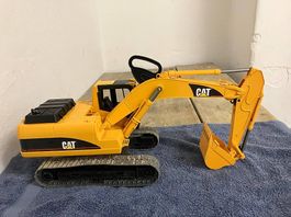 3 top Fahrzeuge: Bagger, Betonmischer, LKW