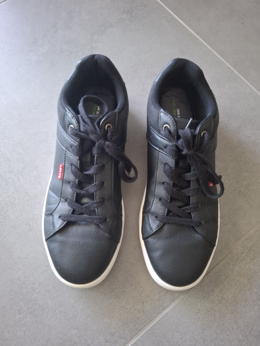 Levi's Chaussures hommes: Levi’s Herren Schuhe EU 44 – Neuf (Voir description) à Thun par sof_by7w