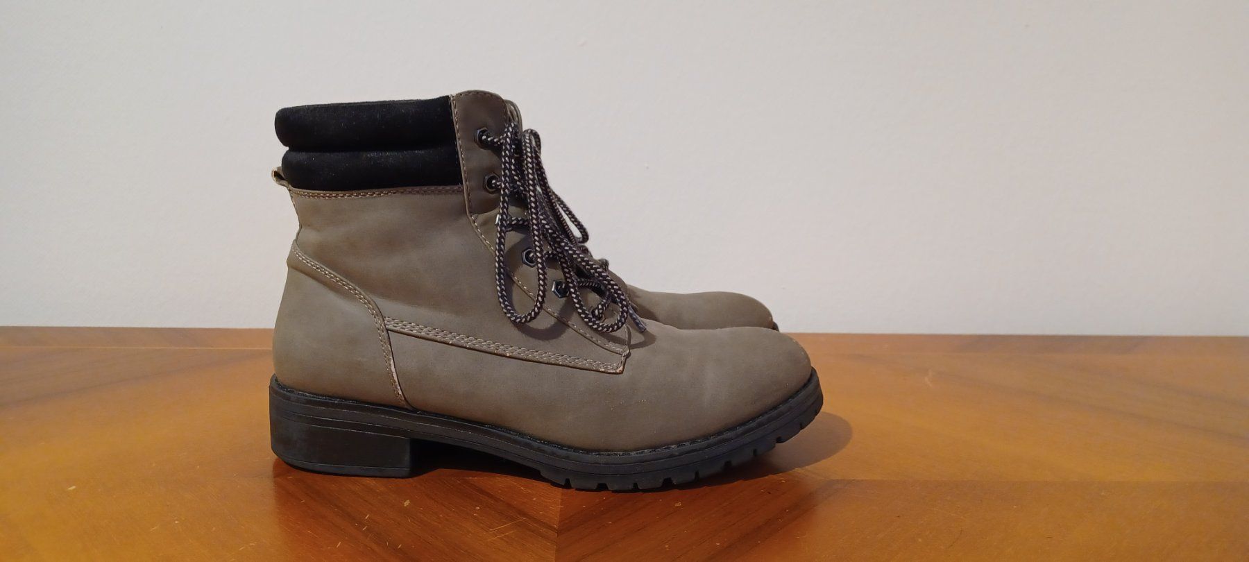 Graceland Damenschuhe: Winterstiefel Damen grau/mud mit schwarzen Highlights – Gebraucht aus Männedorf von ste_9lfs 1